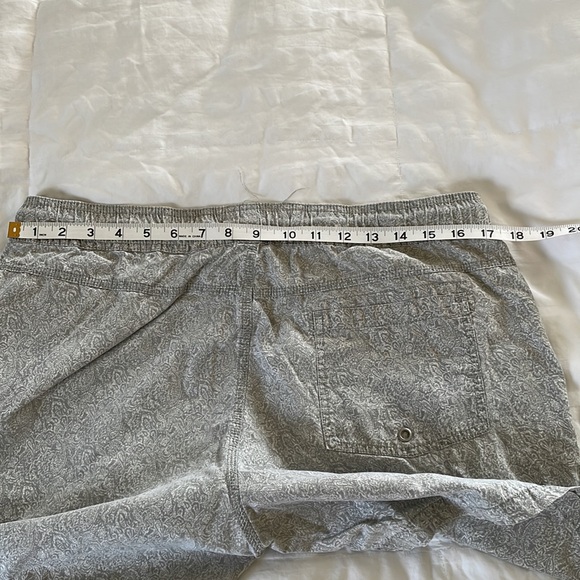 Cotton On Garments Beach Shorts Size L - Picture 8 of 8